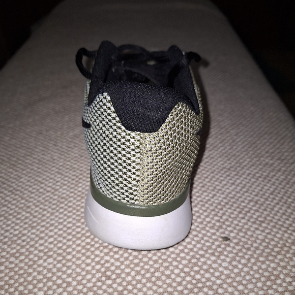 A pair of Nike tanjun racers. They are womens size 6.5. EUC - Picture 3 of 13